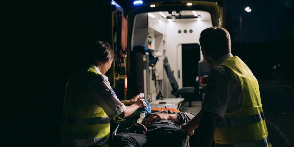 Incidente fatale a Cašira: donna muore dopo aver tamponato un muro di una stazione di servizio