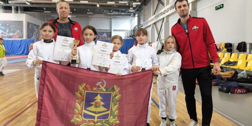 Брянские фехтовальщицы заняли третье место на соревнованиях в Воронеже
