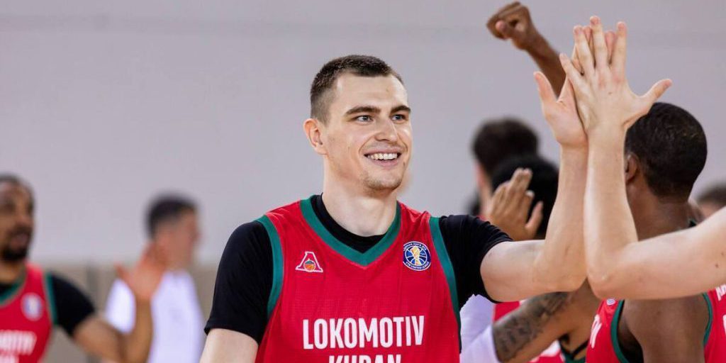 «Необходимо выигрывать каждый матч»: форвард «Локо» Антон Квитковских рассказал о целях клуба и поддержке болельщиков