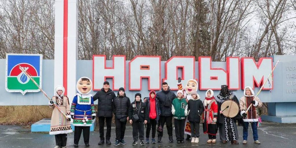 Юные спортсмены из Волновахи прибыли на Ямал для участия в соревнованиях по самбо