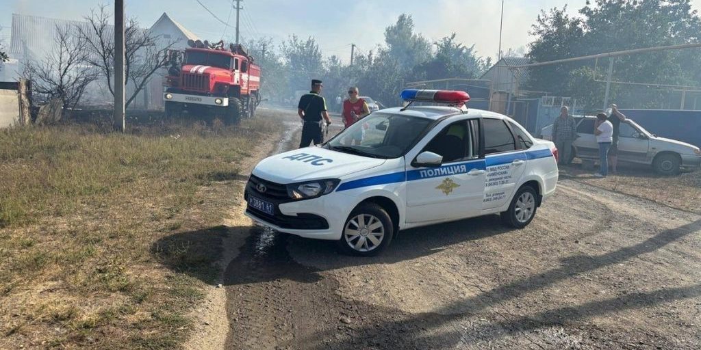 В Ростовской области из-за крупного пожара ограничили движение в Каменске-Шахтинском