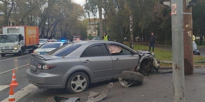 Incidente stradale a Vologda: due adolescenti feriti, indagine in corso e richiesta di maggiore sicurezza stradale