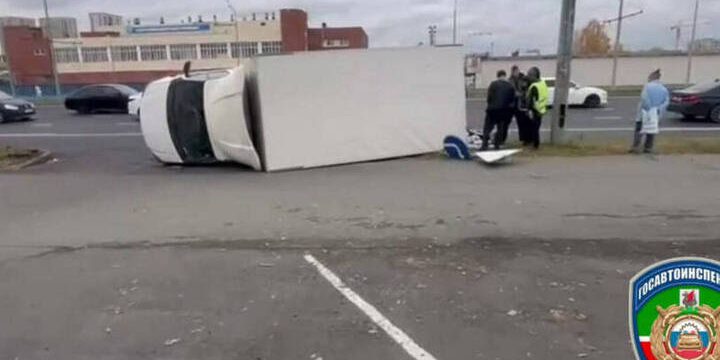 Incidente stradale a Kazan: collisione tra un GAZel e un'auto Volkswagen, autorità indagano sulla causa