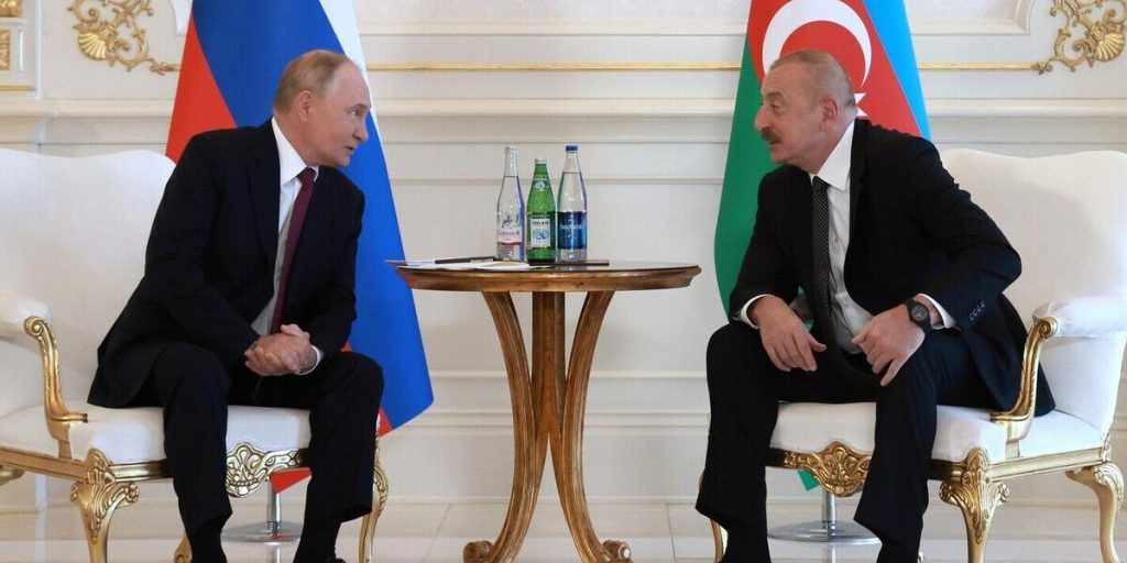 Кремль подтвердил внезапную встречу Путина и Алиева в Душанбе