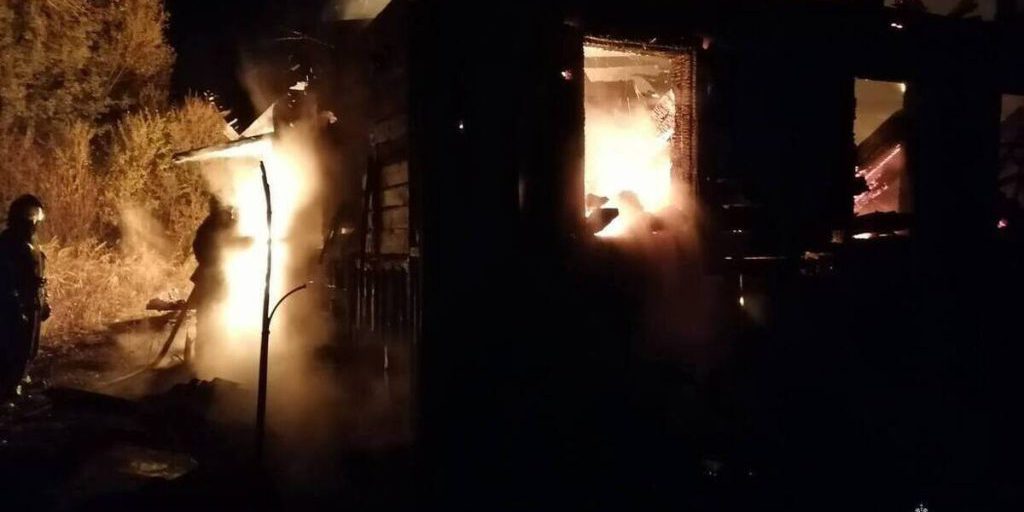 "Incendio a Spirovo: magazzino in fiamme, nessun ferito ma danni ingenti"