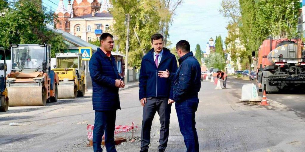 На улице Пушкина в Ельце начали укладывать новый асфальт