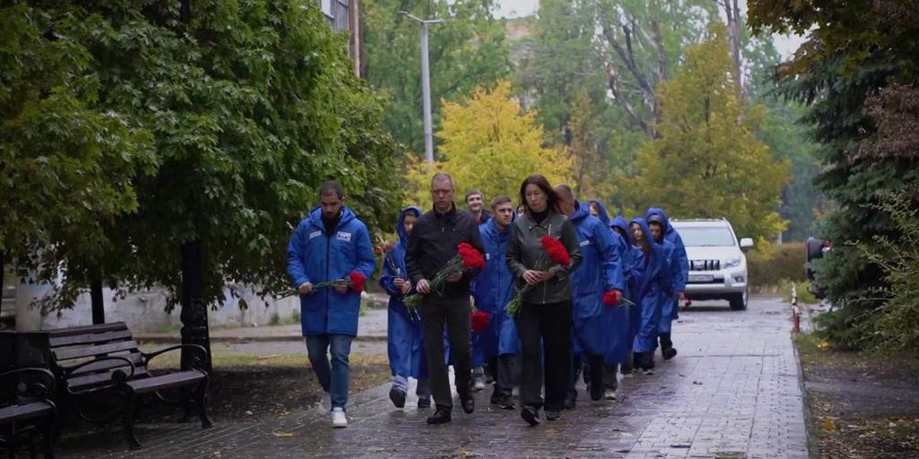 Молодежь ДНР почтила память погибших преподавателей в День учителя