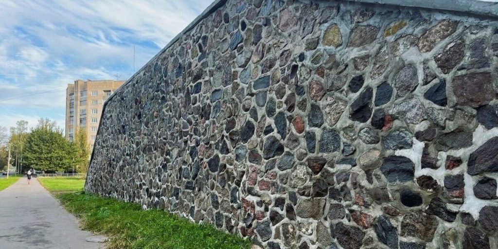 Реставрацию подпорных стен городского Окольного вала закончат до конца октября