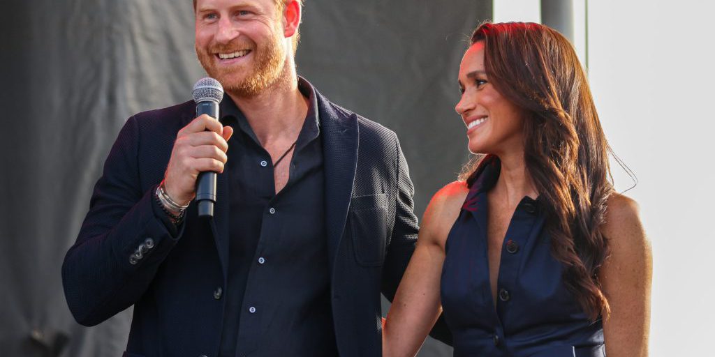 Enrico di Inghilterra e Meghan Markle cercano un nuovo capo della stampa dopo la dimissione della loro pubblicista
