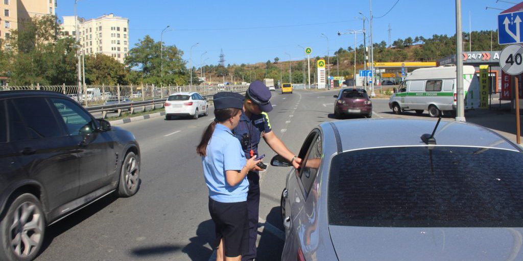 Riscossione dei debiti a Simferopoli: 4 milioni di rubli recuperati in un'operazione congiunta tra funzionari giudiziari e polizia stradale