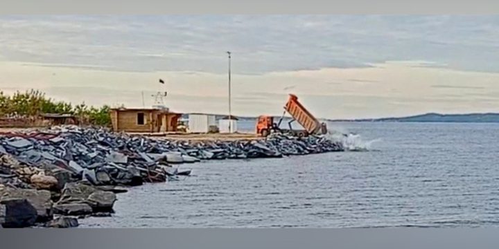 Минприроды Карелии проведет проверку по факту сброса отходов камнеобработки в Онежское озеро