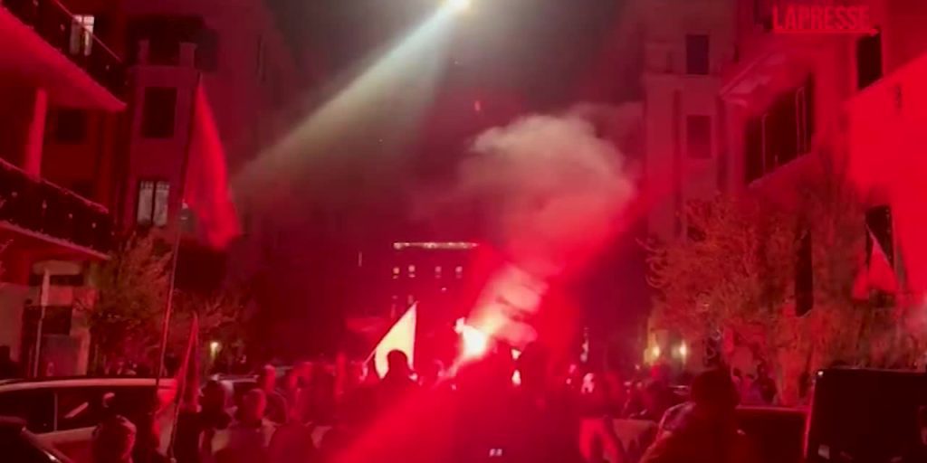 Scontri a Roma: corteo pro-Palestina fermato in Largo Spinelli dopo tensioni con la polizia