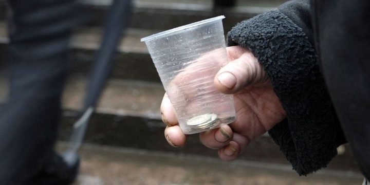 La Solidarietà ai Bisognosi: un Invito alla Carità e alla Compassione nella Comunità di Calmucchia