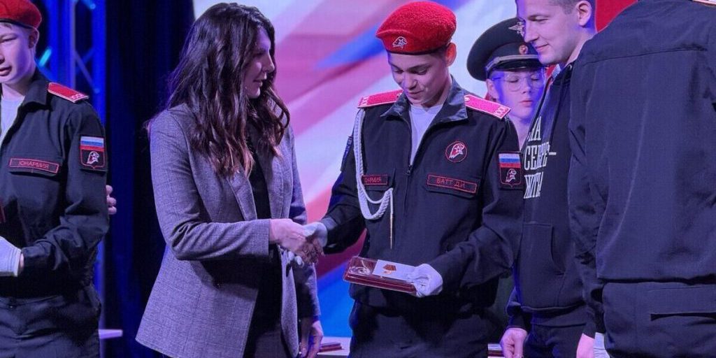 Юнармейцев Мурманской области наградили за участие в патриотических мероприятиях