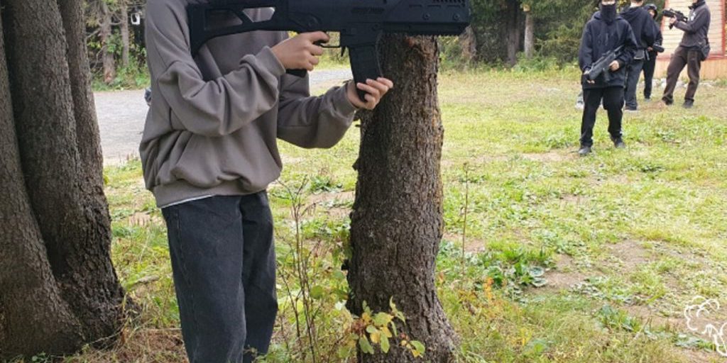 В Сахалинском лесу Нарьян-Мара сыграли в лазертаг