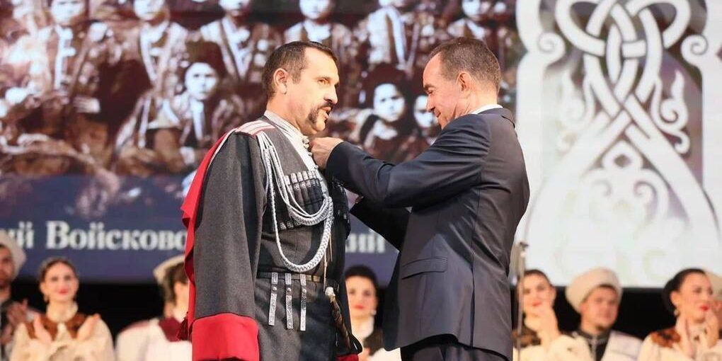 Il Governatore di Krasnodar Onora il Coro Cosacco del Kuban con Medaglie per il loro Contributo alla Cultura Russa