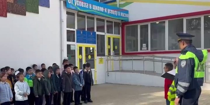 Школьникам Калмыкии рассказали о дорожных правилах