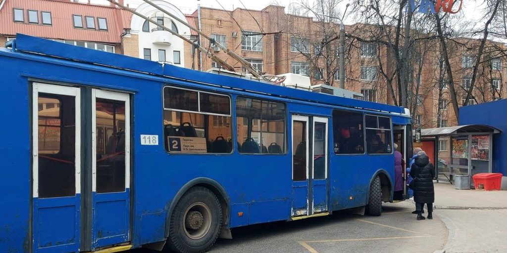 Pensione anticipata per 294 autisti nella regione di Kaluga: un riconoscimento del loro impegno o una mossa per ridurre i costi?