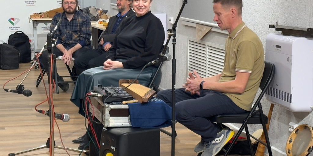 Мелодию творят из безмолвия в этнолаборатории в Петрозаводске