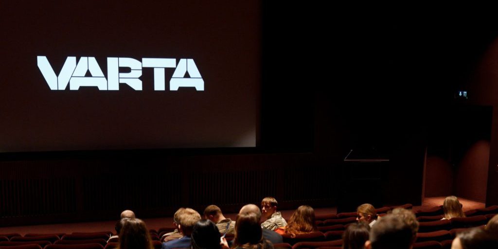 Film ucraino "Vona" vince premio al Women and the World International Film Festival, celebrando il coraggio delle donne difensore ucraine nella lotta per la libertà e la pace