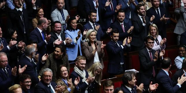 Assemblea Nazionale Francese Approva Proposta di Risoluzione per Denunciare Accordo Franco-Algerino del 1968 con Margini Stretti