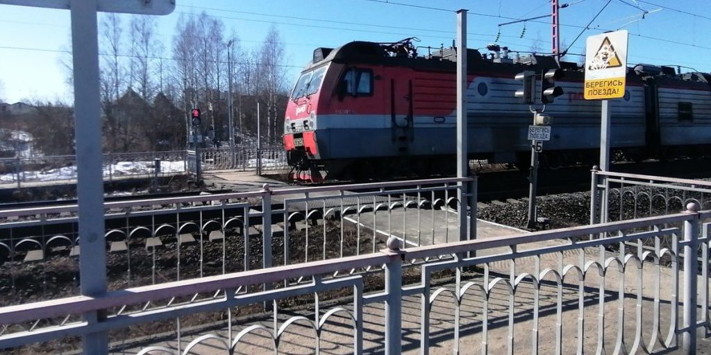 Aumento delle Sanzioni per i Conducenti in Carelia: 68 Casi di Violazione delle Norme di Attraversamento dei Passaggi a Livello nel 2025