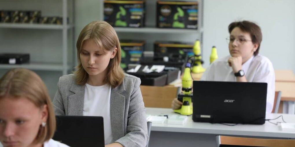 Oltre 2700 giovani di Vologda scoprono le tecnologie digitali nei campi estivi grazie all'azione nazionale Giorno del codice