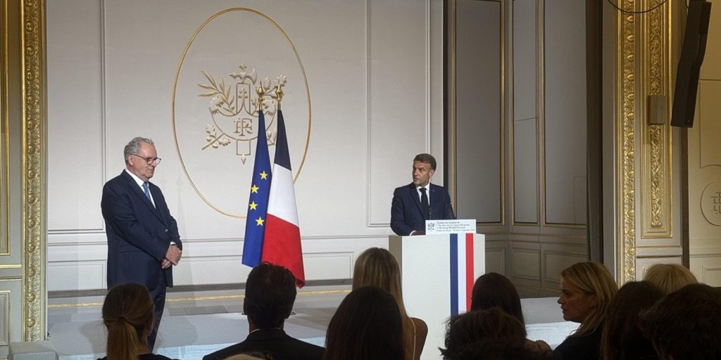 "Richard Ferrand: il presidente dell'Assemblea Nazionale francese insignito della Legion d'Onore da Emmanuel Macron"