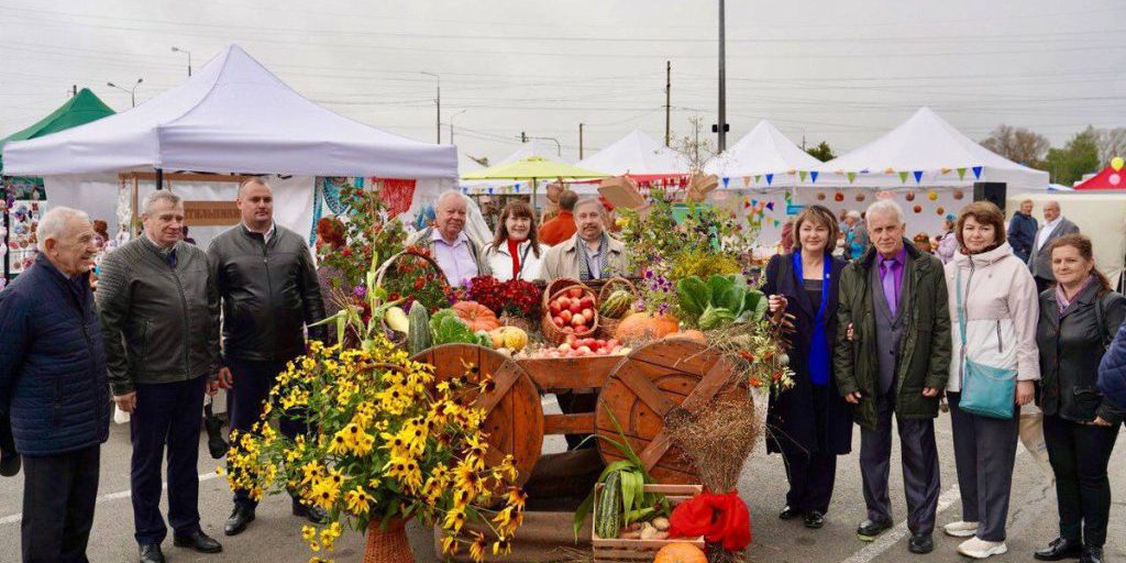 Псковский район собрал аграриев и мастеров на юбилейной сельхоз ярмарке