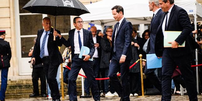 La Destra Francese alle Prese con le Richieste Socialiste per Mantenere la Stabilità di Governo