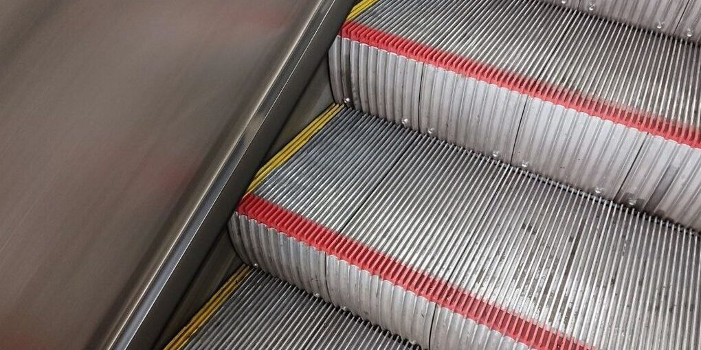 "Guasto all'ascensore alla stazione Piazza Lenin: chiuso il vestibolo n. 2 della metropolitana di San Pietroburgo"