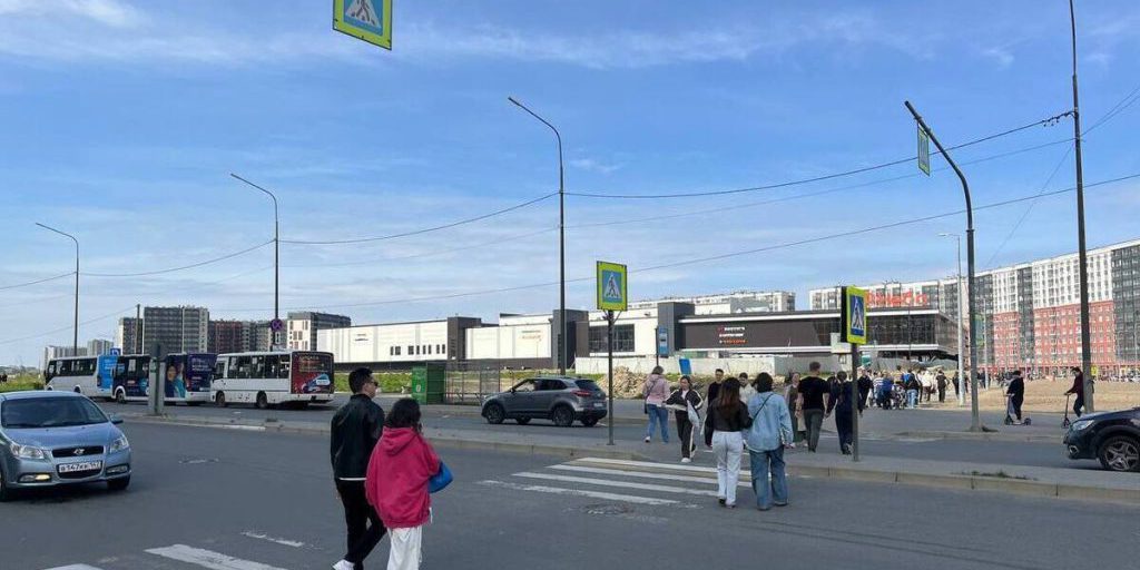 Жители Мурино боятся попасть под колеса на перекресте Шувалова и Ручьевского