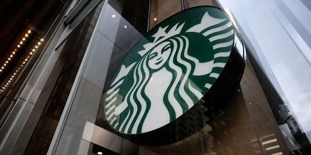 Lavoratori di Starbucks in Protesta per Migliori Retribuzioni negli Stati Uniti
