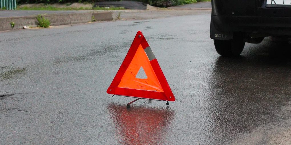 В Орловской области «УАЗ» не выдержал интервал и врезался в «Ладу»