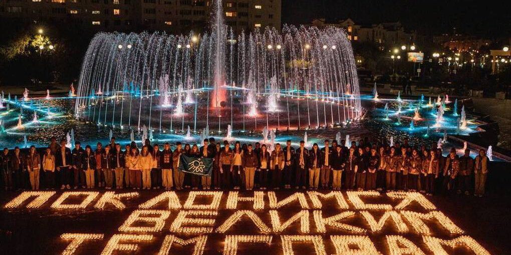 Крымские подростки приняли участие в акции «Свеча памяти» в Севастополе