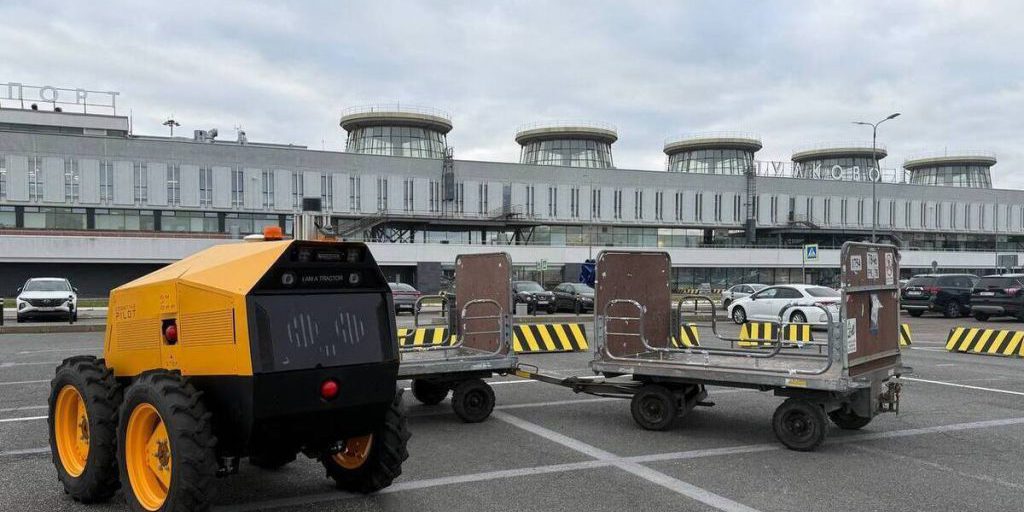 В аэропорту Пулково начали тестировать умные багажные тягачи