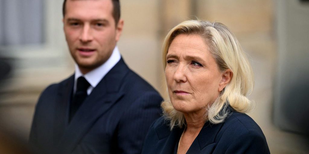Marine Le Pen e Jordan Bardella sotto pressione per chiarire la loro vicinanza con il presidente americano