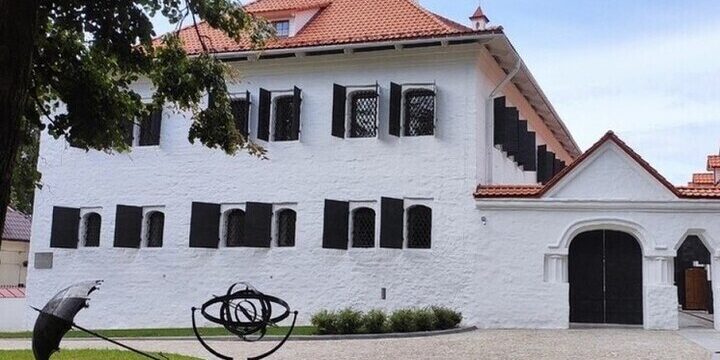 21 сентября псковичей и гостей города приглашают на обзорную экскурсию по Музейному комплексу «Палаты у Сокольей башни»