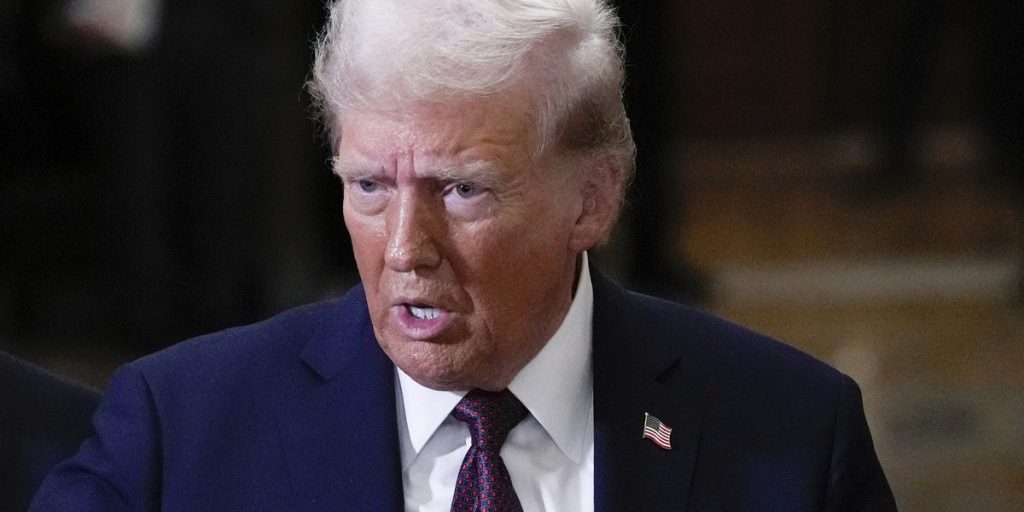 Tensioni nel Medio Oriente: Trump Avverte Hamas su Possibili Ripercussioni Militari nella Striscia di Gaza