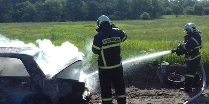 На трассе под Воронежем за считанные секунды сгорел «Пыжик»