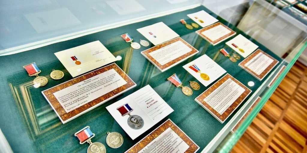 В Орле открылась выставка региональных наград