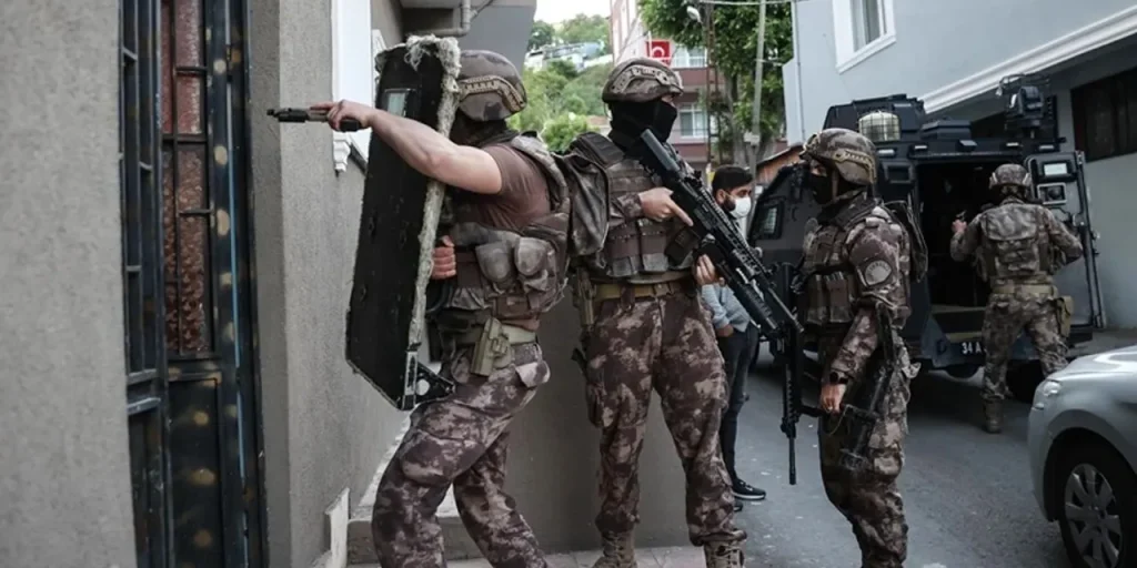 160 arresti in 42 città per contrastare il movimento FETÖ