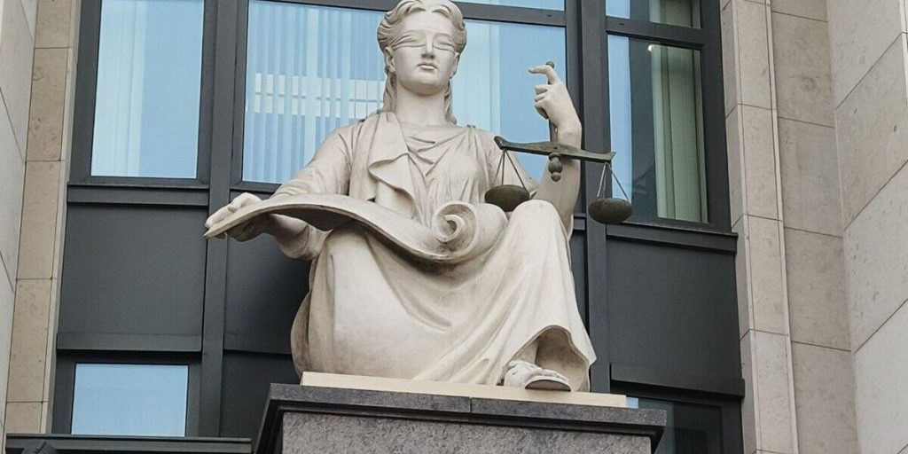 Crisi Finanziaria per il Gigante della Conditura di San Pietroburgo