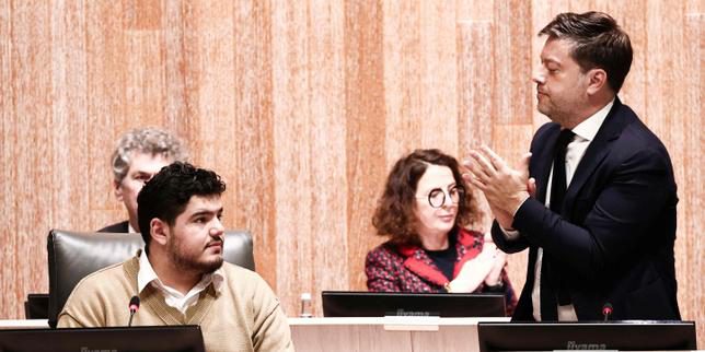 Amine Kessaci al consiglio di Marsiglia: richiesta di intervento globale nei quartieri popolari