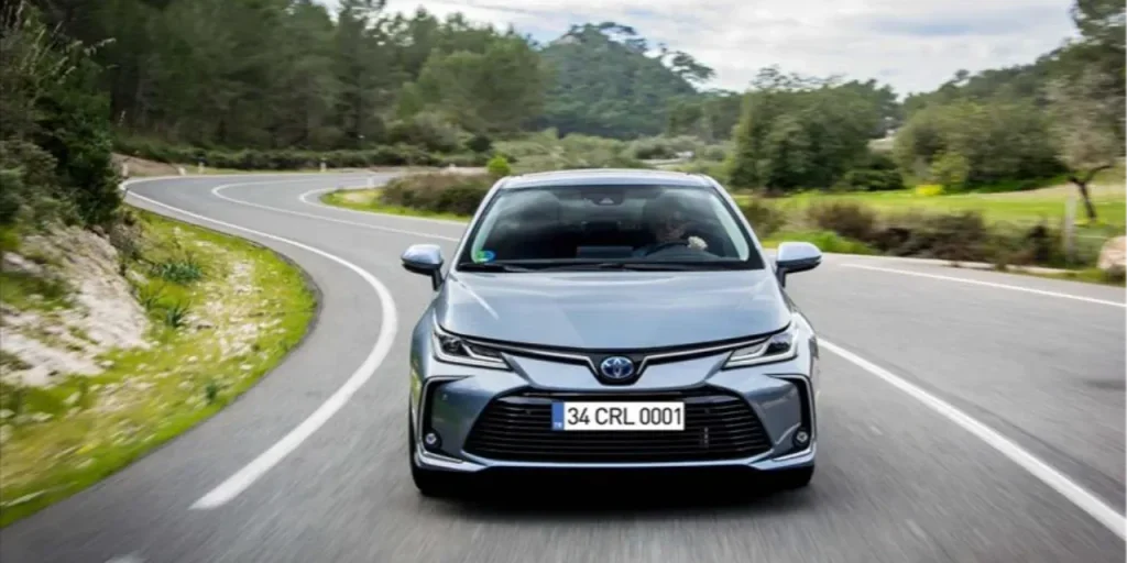 Toyota lancia promozione di dicembre per i modelli 2025: prezzi e sconti disponibili