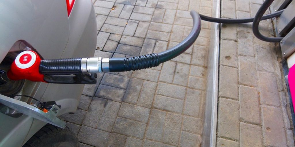 На челябинских заправках подорожали все марки автомобильного топлива