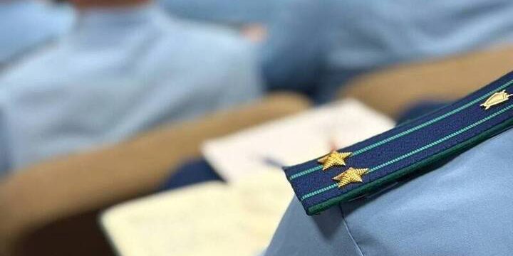 Direttore di scuola russo multato per ritardo nel pagamento degli stipendi ai minori