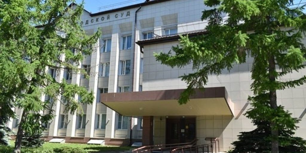 Violazione delle norme sulla sicurezza sul lavoro a Pskov: procedimento giudiziario contro il capo del centro di prova della società Pskovskiy Elektromashinostroitel'nyy Zavod