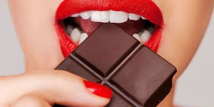 В Петрозаводске задержали молодую "шоколадокрадку", вынесшую из магазина двадцать плиток лакомства