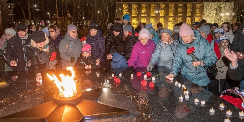 Azione Candela della Memoria a Kirovsk: Omaggio agli Eroi della Regione di Zapolyarny il 23 Ottobre